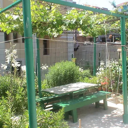 Case de vacanță студио наде Țarevo