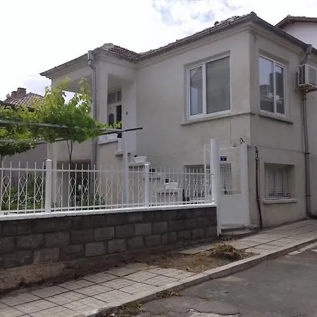 Case de vacanță студио наде Țarevo