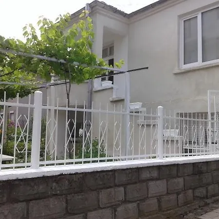 студио наде